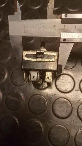 Llave Rotativa Magnalux 220v 30a Dorado - 6