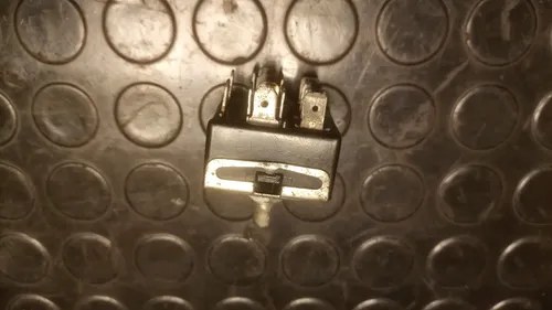 Llave Rotativa Magnalux 220v 30a Dorado - 8