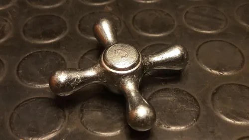 Antigua Manija / Volante Canilla Bronce Agua Caliente Plateado Brillante