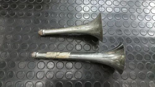 2 Cornetas De Bocina De Camión (con Detalles) - 2