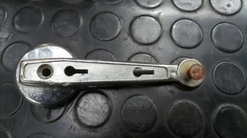 Manija Levanta Vidrio Ford Taunus 74 / 80 (con Detalles) Plateado - 2