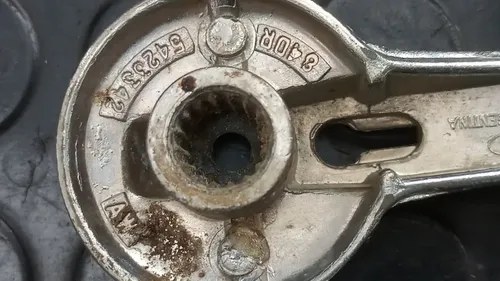 Manija Levanta Vidrio Ford Taunus 74 / 80 (con Detalles) Plateado - 10