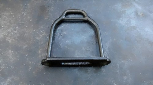 Estribo De Hierro Antiguo Gris