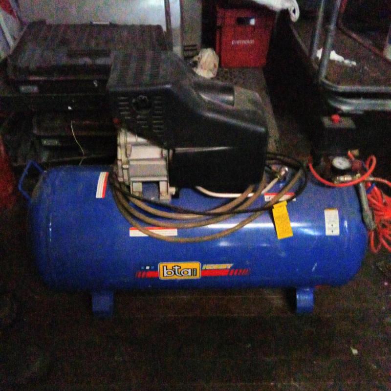 Vendo compresor MARCA BTA de 100