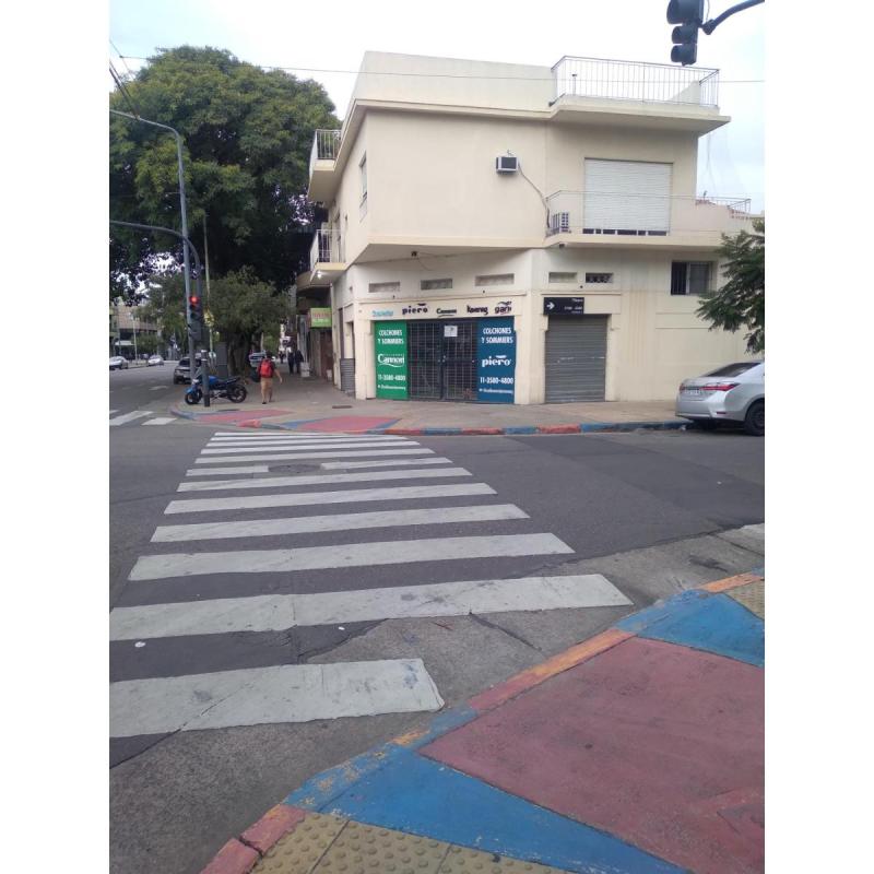 alquilo local 150 mts apto con viivenda en pque chacabuco