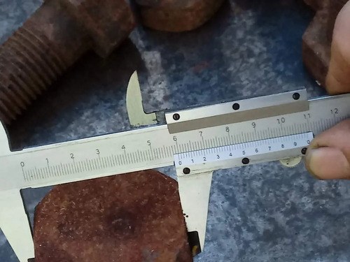 Bulon 1.1/4 X4 Cabeza Hexagonal Sin Tuerca - 7