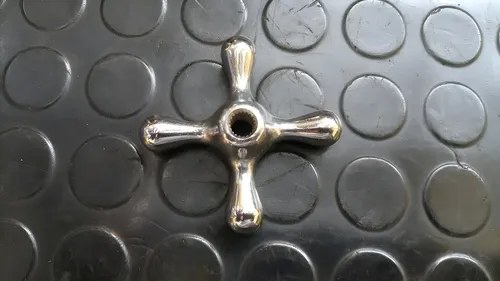 Volante / Manija De Canilla Antigua Vástago Estriado Gris