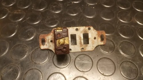 Una Tecla De Encender Y Apagar La Luz Atma Con Bastidor 220v - 2