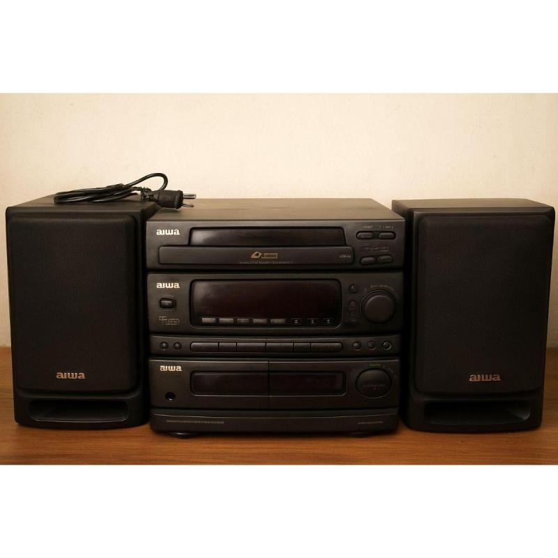 Vendo equipo de música AIWA antiguo (funcional) y en muy buen estado