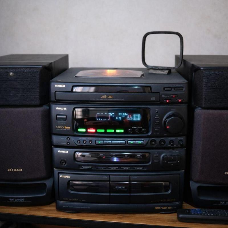 Vendo equipo de música AIWA antiguo (funcional) y en muy buen estado - 2