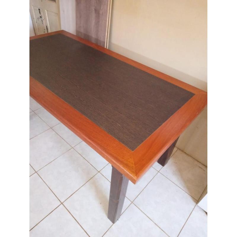 Mesa enchapada laminada