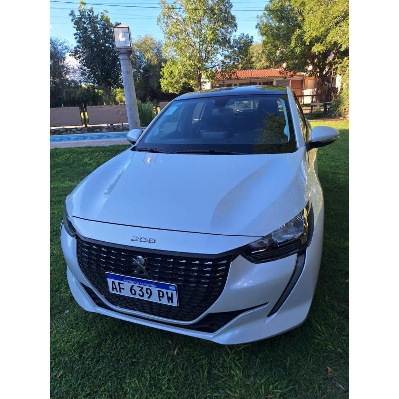 Peugeot 208.  30000km 