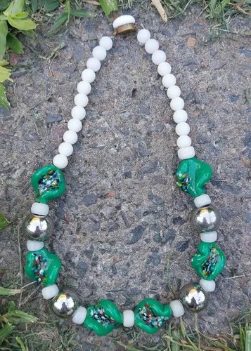 Collar Antiguo Opalina Blanca Vidrio Verde Consultar Stock Verde