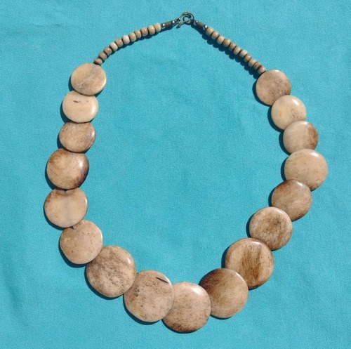 Collar Viejo Hueso Tallado Consultar Stock Beige