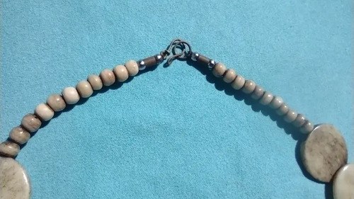 Collar Viejo Hueso Tallado Consultar Stock Beige - 5