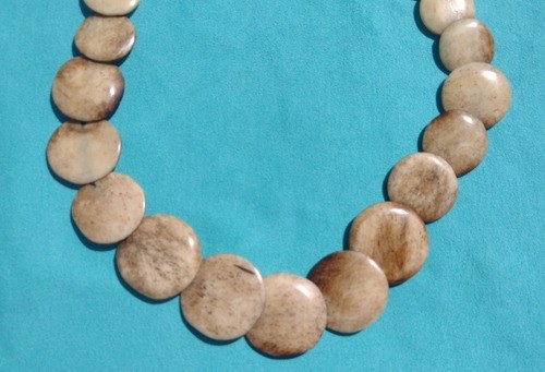 Collar Viejo Hueso Tallado Consultar Stock Beige - 6