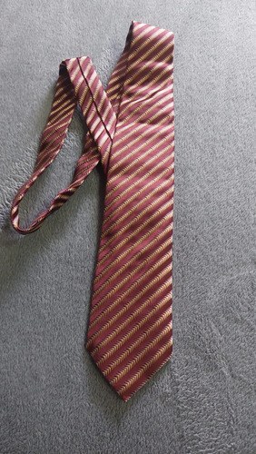 Corbata Salvatore Ferragamo Seda Italiana Rayada Bordó Y Oro Bordó
