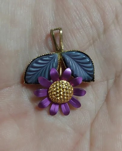 Dije Flor Violeta Con Dorados Consultar Stock Violeta