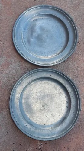 Dos Platos Viejos Peltre Sellados Consultar Stock Plateado