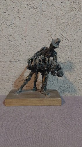 Escultura Tanguero Bandoneon Hierro Yeso Consultar Stock Negro