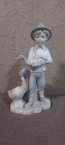Figura Niño Con Patos Lm Valencia Porcelana Consultar Stock Agua
