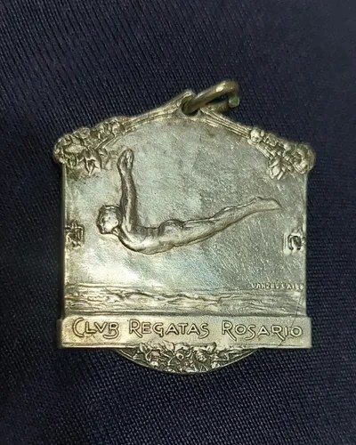 Medalla Dije Plata 900 Club Regatas Rosario Consultar Stock Plateado