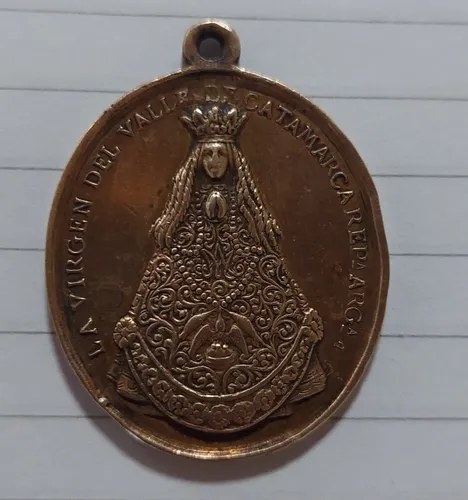 Medalla Dije Virgen Valle Catamar 1890 Metal Consultar Stock Dorado Oscuro