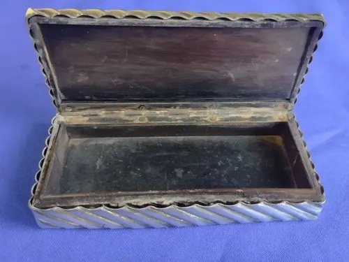 Pequeña Caja Metal Blanca Vieja Consultar Stock - 6