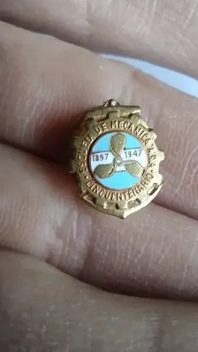 Pin Escuela Mecánica A.r 1947 Consultar Stock