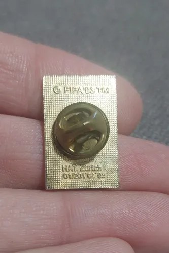 Pin Prendedor Fifa Fair Play 1993 Zurich Consultar Stock Amarillo - 4