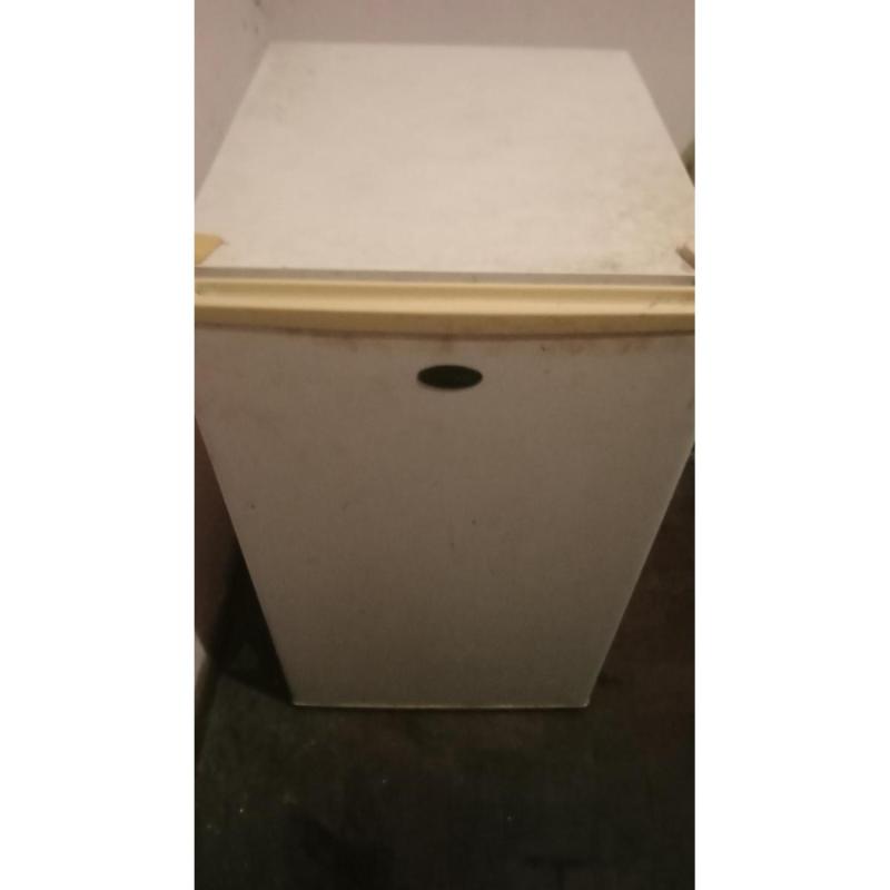 Vendo mini frigobar marca Vondom en muy buen estado a precio accesible - 2