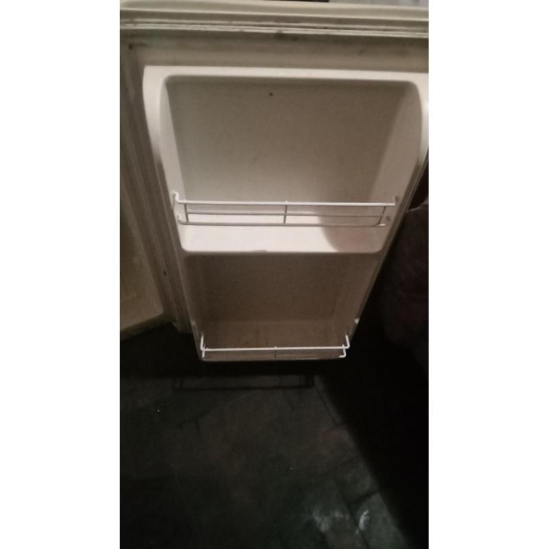 Vendo mini frigobar marca Vondom en muy buen estado a precio accesible - 3
