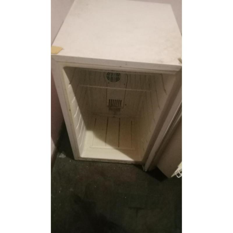 Vendo mini frigobar marca Vondom en muy buen estado a precio accesible - 4
