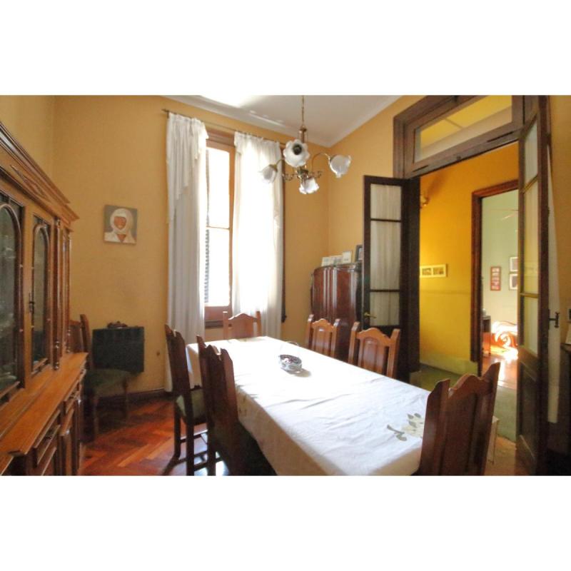 Morón 3918: casa de 7amb. + 2 patios + terraza - 3
