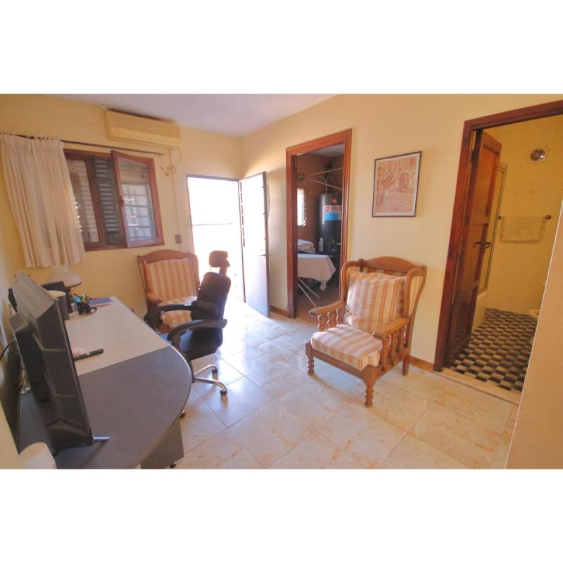Morón 3918: casa de 7amb. + 2 patios + terraza - 18