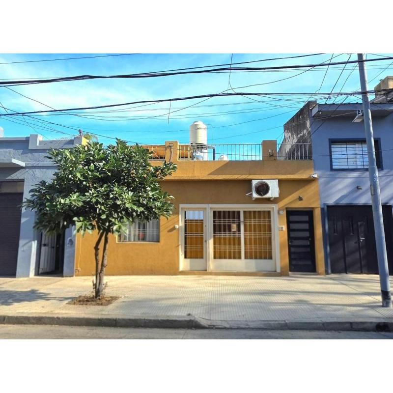 LLAVALLOL 2258: al frente en P.B. ph 3amb. + patio + terraza + quincho