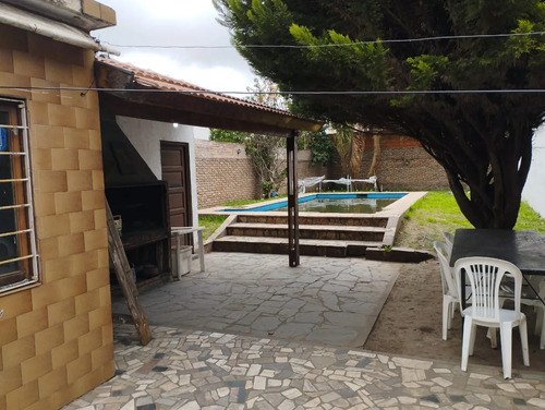 Casa 4 Ambientes Con Pileta Sobre Lote 8.66x43