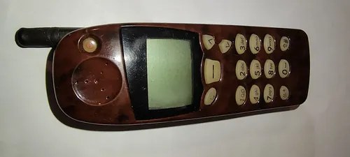 Celular Nokia 5110 Vintage Símil Madera Con Antena Marrón Oscuro