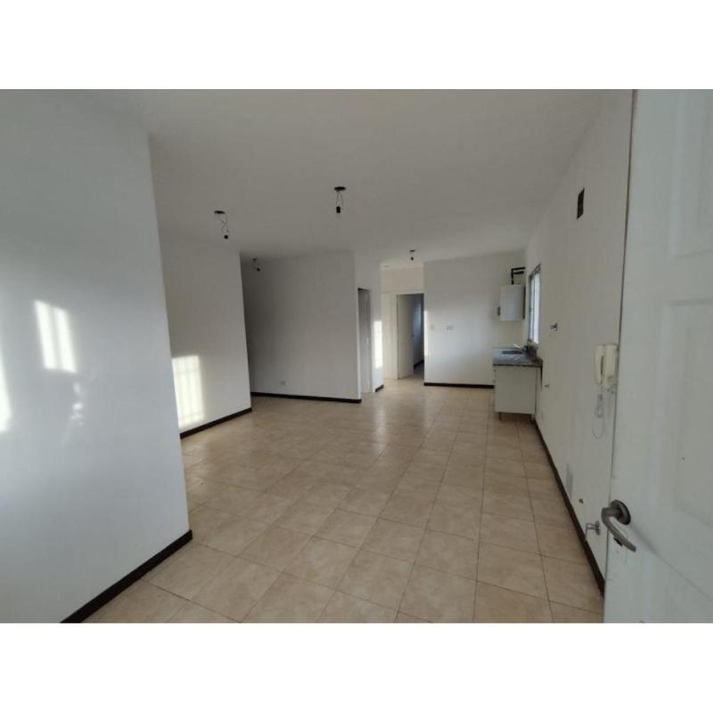 Particular alquila depto. con cochera en Godoy Cruz