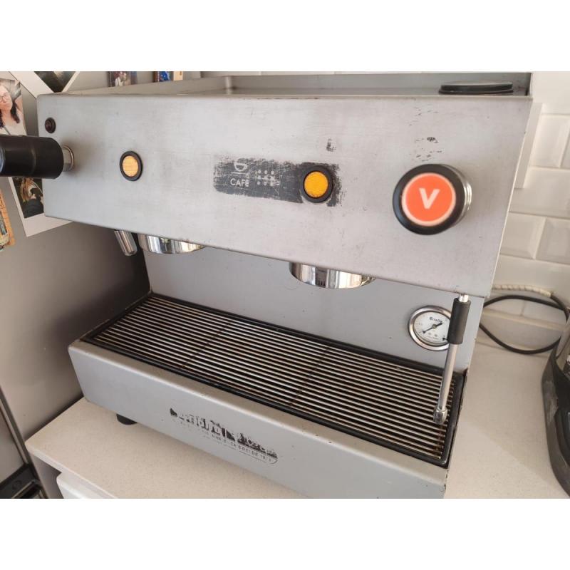 Cafetera Profesional Criollo Plus 2 Boquillas - 10