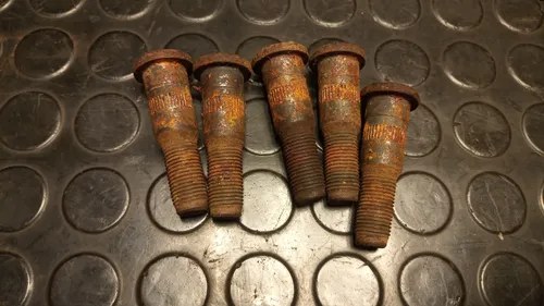 Juego De 5 Espárragos De Rueda Ford Falcon Originales