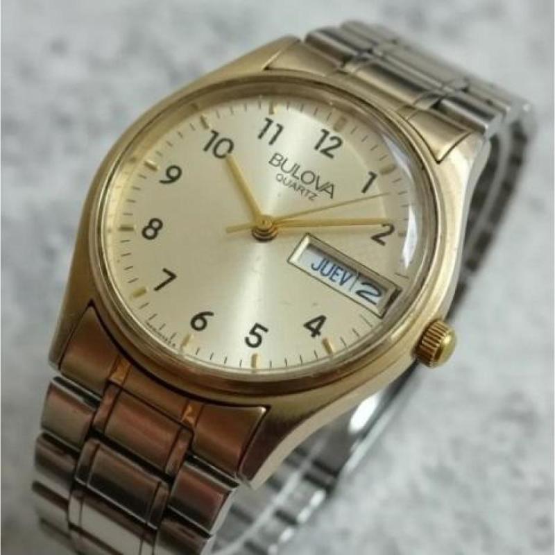 Reloj Bulova Quartz Hombre Dorado Doble Calendario