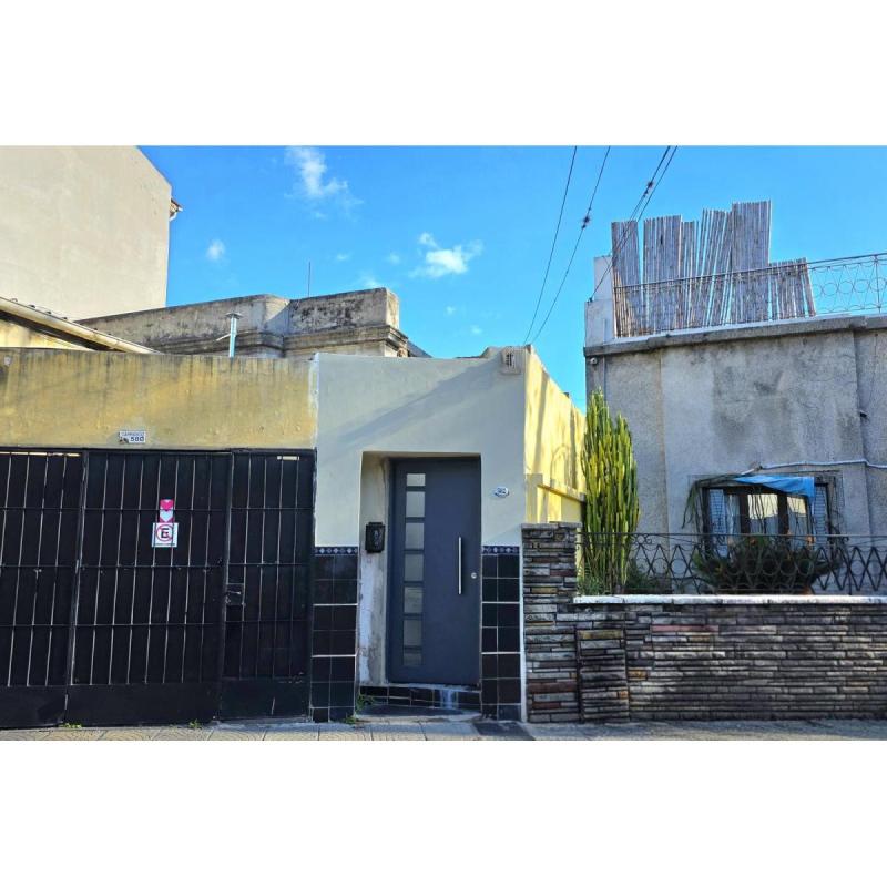 Carrasco 582: PB y 1° piso IMPECABLE PH 4amb, patio, terraza y quincho