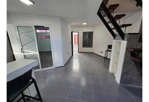 Venta Dúplex De 3 Dormitorios En Villa Carlos Pazubicado En Barrio