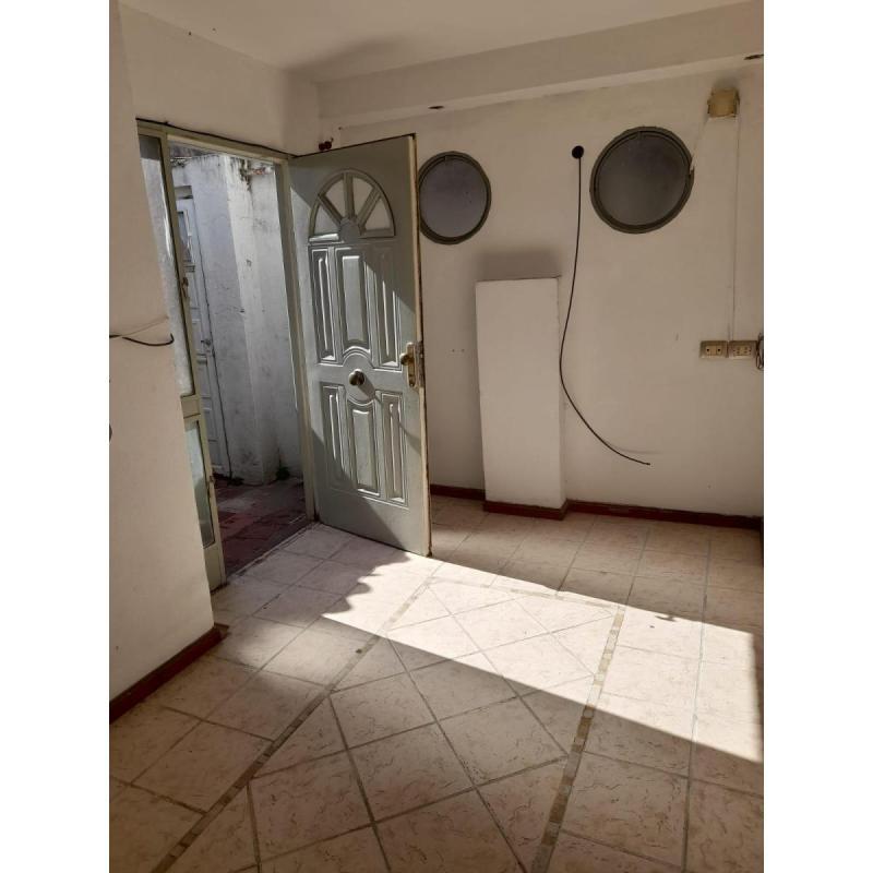 Ph 2 Ambientes Con Patio Y Lavadero, Lateral, A Reciclar Oportunidad - 12/15