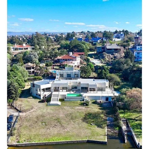 Residencia Premium Frente Al Lago | 5 Dormitorios | Costa Privada