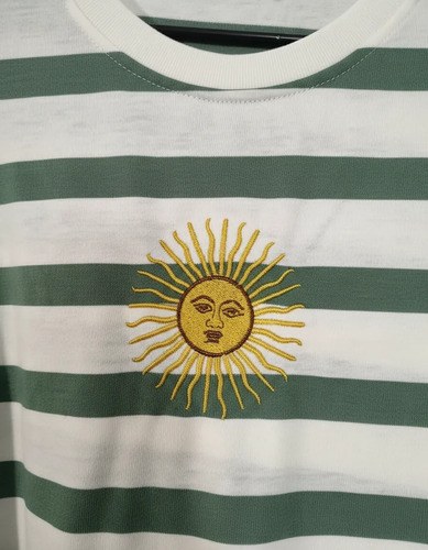 Remera De Argentina Sol De Mayo Rayas Finitas Colores Varios Verde Sol De Mayo Unico Bordado - 5