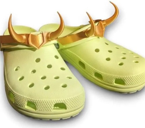 Adorno Prendedor Para Gomones Loki Crocs Imp 3d Dorado Loki