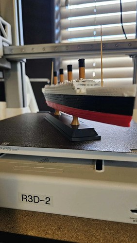 Rms Titanic Replica 3d Blanco Negro Y Rojo - 2