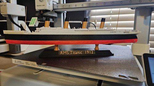 Rms Titanic Replica 3d Blanco Negro Y Rojo - 3
